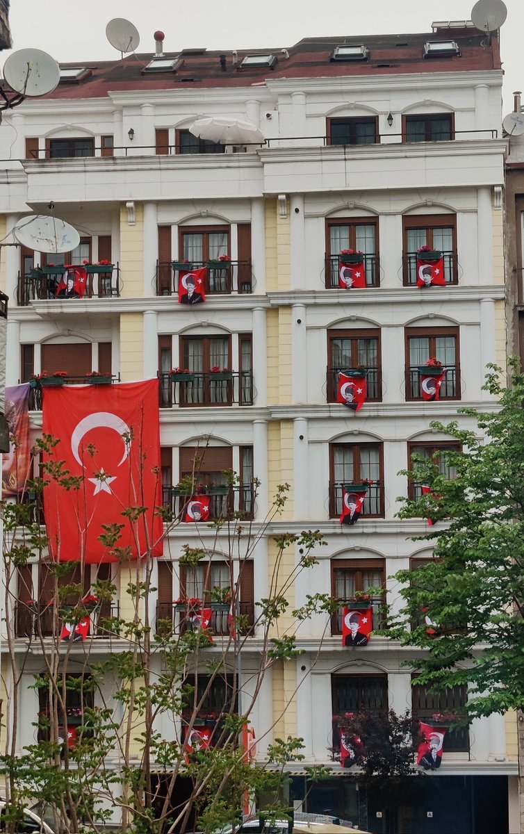 “Çocuklar geleceğimizin güvencesi,yaşama sevincimizdir. Bugünün çocuğunu, yarının büyüğü olarak yetiştirmek hepimizin insanlık görevidir.”Mustafa Kemal Atatürk 🤍
23 Nisan Ulusal Egemenlik ve Çocuk Bayramı kutlu olsun❤️🇹🇷 #23NisanKutluOlsun #23NisanUlusalEgemenlik #23Nisan1920