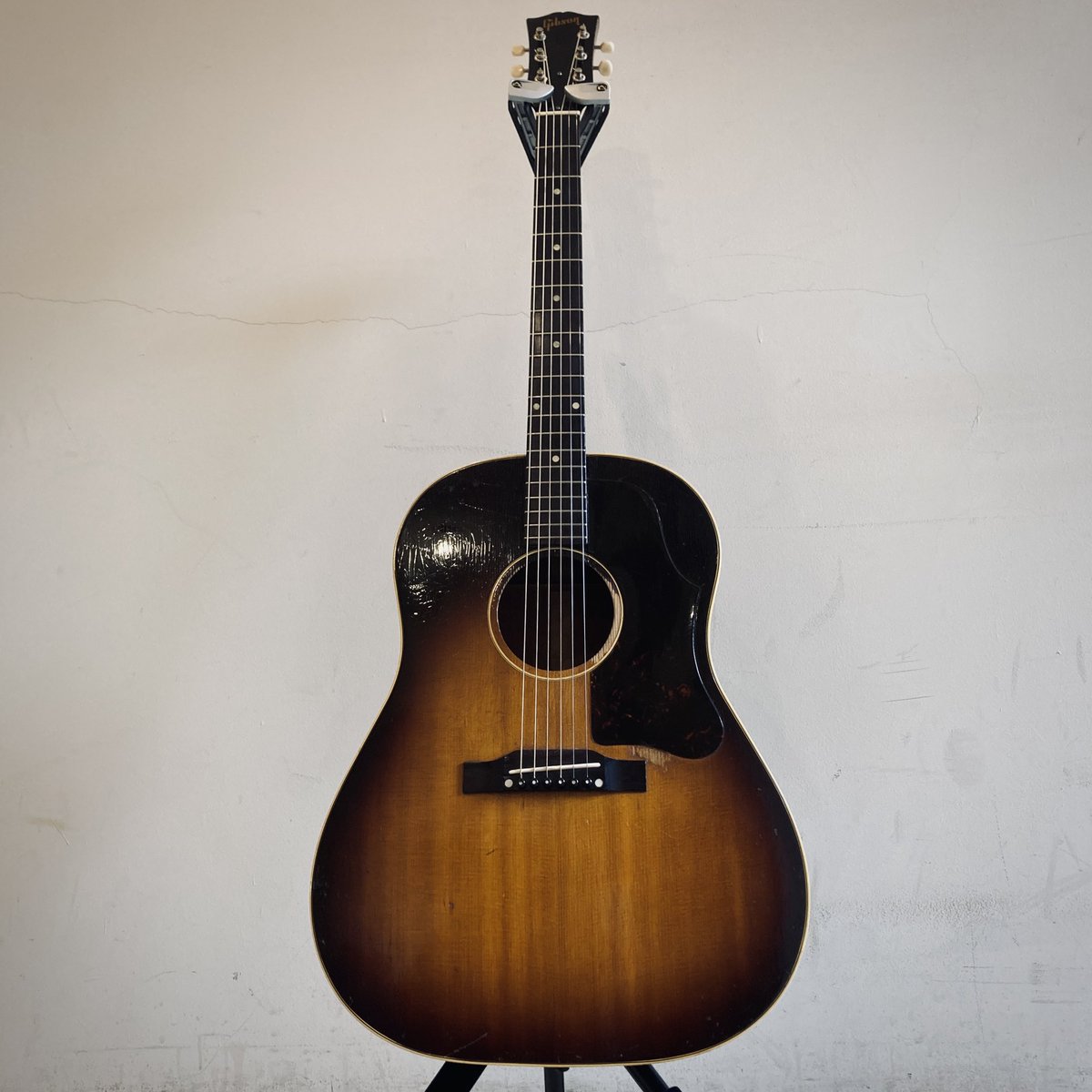 TakuTomizawa's tweet photo. #シンプル R ch #acoustic guitar
#gibson #J45 #Neumann #KMi #tubetech #cl1b #originalpick https://t.co/697X84tOXN