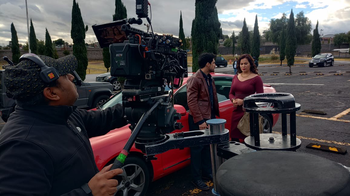 Aquí están pasando cosas <a href="/negrateran/">Arleth Terán</a> #juegosdeamorypoder