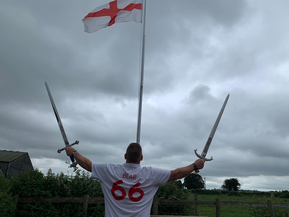 Mornin troops. A very happy #StGeorgesDay to you al. British by birth, English by the grace of god! 💂🏻‍♀️👋🏻🏴󠁧󠁢󠁥󠁮󠁧󠁿🍻❤️🤍.