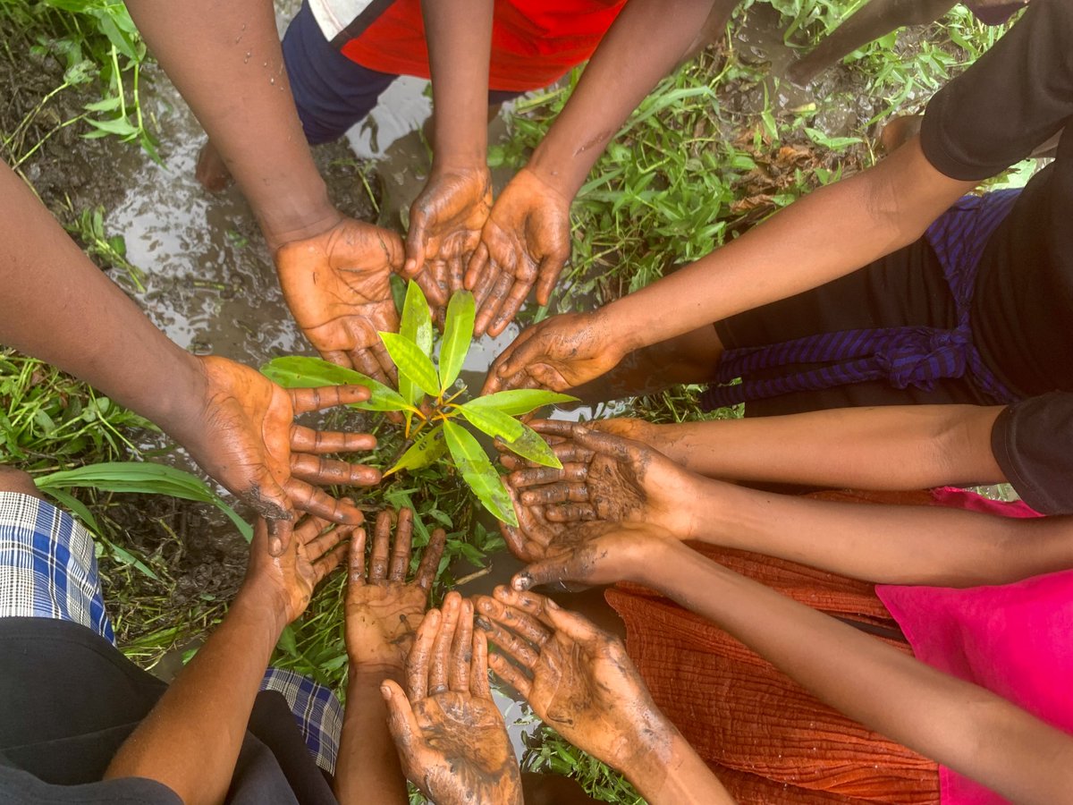 BRC_NG's tweet image. The happiness we shared ❤️ Celebrating #WorldEarthDay with the bright youth and children of Esierebom Community! Their enthusiasm for our planet is truly inspiring. Let&apos;s all nurture their connection with nature and work towards a greener future together. 🌱 
#OurPowerOurPlanet