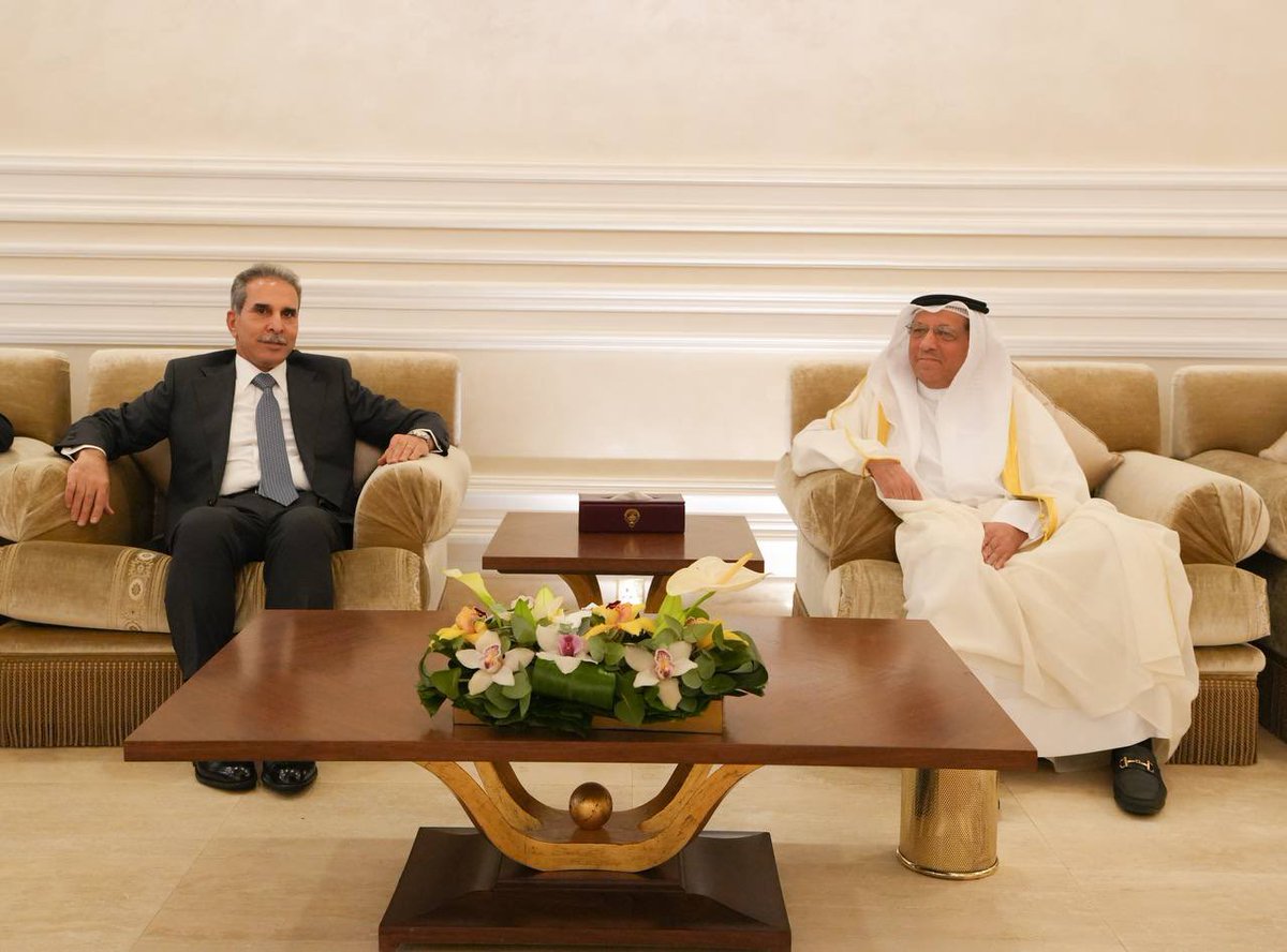 وصل معالي القاضي الدكتور فائق زيدان رئيس مجلس القضاء الأعلى الى دولة الكويت الشقيقة عصر يوم الثلاثاء الموافق 22/4/2025 والوفد المرافق له، في زيارة رسمية تستغرق يومين لتعزيز التعاون القضائي بين البلدين.
 واستقبلته في مطار الكويت الدولي رفقة المستشار الدكتور عادل ماجد بورسيلي رئيس