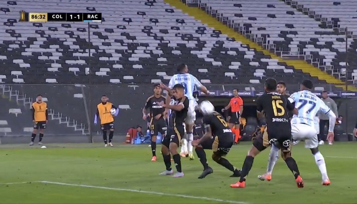 germancomics's tweet photo. Que alguien me explique por qué Sebastián Vegas se agacha en la jugada del gol!… Que rabia!

#ColoColo #CopaLibertadores https://t.co/H8t2MiMW2J