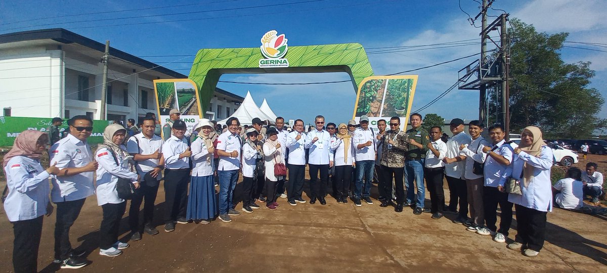 BabanR3's tweet photo. Terima Kasih Pak Menteri Desa sudah berkenan hadir di Desa Sungai Pinang Kecamatan Rambutan Kabupaten Banyuasin Provinsi Sumatera Selatanl..
#Terimakasihpakyandrisusanto
@Prabowo
@Yandrisusanto27
@arizaPatria
@Taufikmadjid71
@AgustomiMasik
@Nursaid
@Kemendespdt https://t.co/wiUu9CugGe