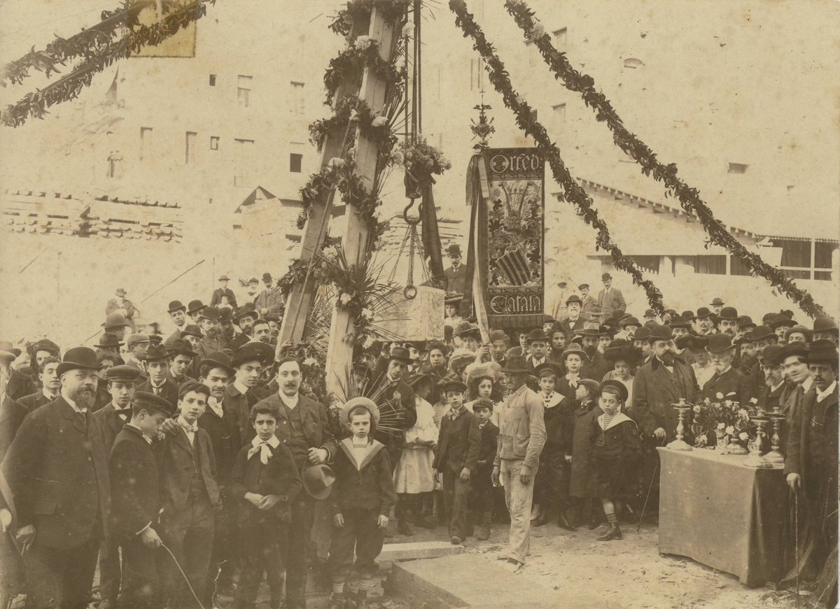 cedocpalau (@cedocpalau) on Twitter photo #Taldiacomavui de 1905 la Junta directiva de l’<a href="/Orfeo_Catala/">Orfeó Català</a> es reunia al solar on s’edificaria el <a href="/palaumusicacat/">Palau de la Música Catalana</a> per posar-hi la primera pedra.
Feliç diada de Sant Jordi!! 🌷🌷 #Taldiacomavui de 1905 la Junta directiva de l’<a href="/Orfeo_Catala/">Orfeó Català</a> es reunia al solar on s’edificaria el <a href="/palaumusicacat/">Palau de la Música Catalana</a> per posar-hi la primera pedra.
Feliç diada de Sant Jordi!! 🌷🌷