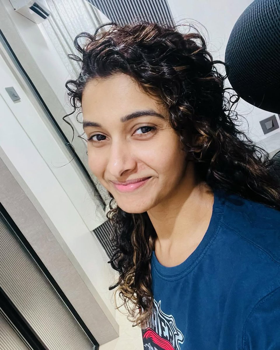 ChennaiTimesTOI's tweet image. Look who&apos;s back with her fabulous curls! 😍✨ Actress #PriyaBhavanishankar is embracing her natural beauty like never before. 

#CurlyVibes #EmbraceYourCurls