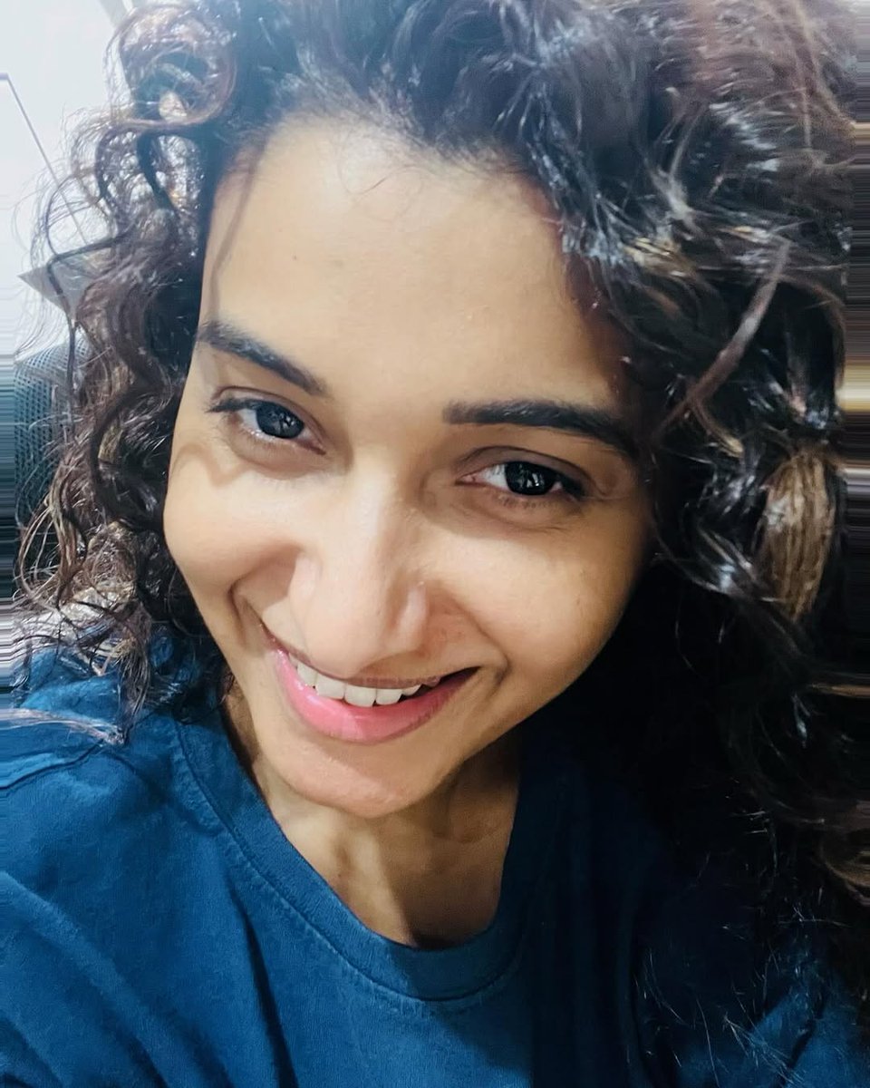 ChennaiTimesTOI's tweet image. Look who&apos;s back with her fabulous curls! 😍✨ Actress #PriyaBhavanishankar is embracing her natural beauty like never before. 

#CurlyVibes #EmbraceYourCurls