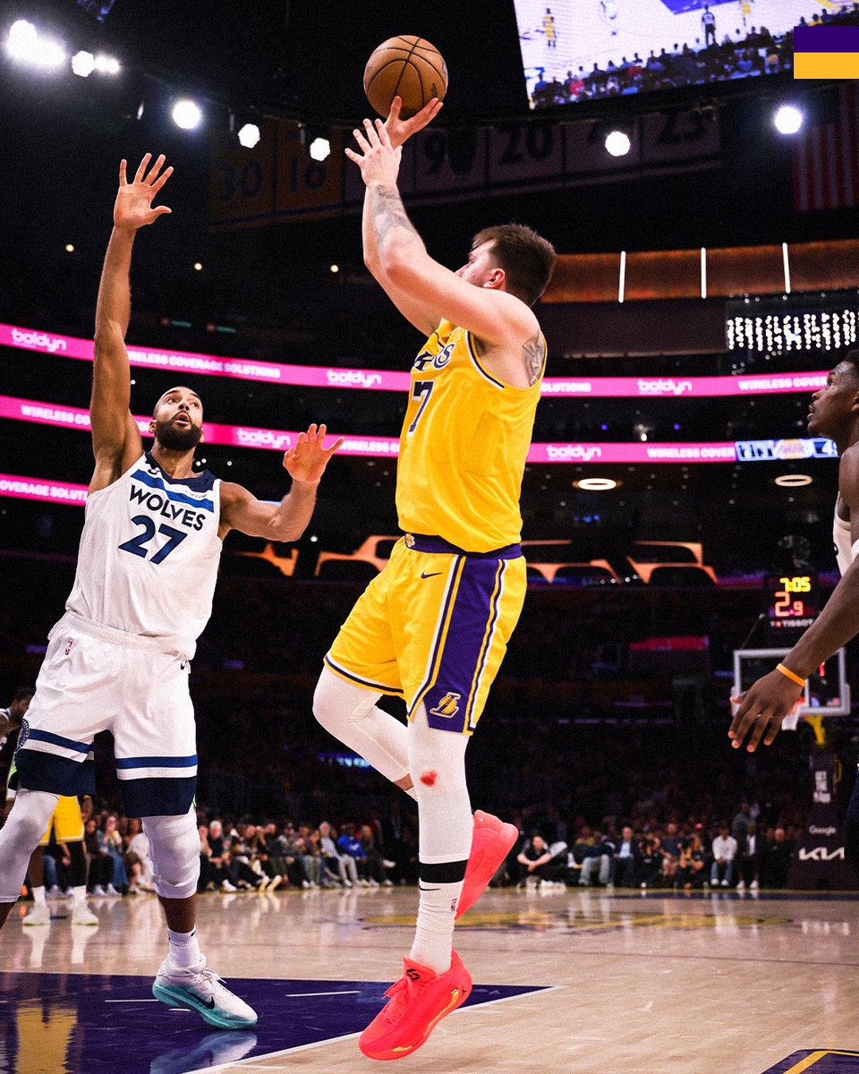 AstroDeportesMX's tweet photo. LO GANA LAKERS 🏀

Los Lakers vencen a los Minnesota Timberwolves (94-85) e igualan la serie (1-1) de cara al tercer juego en donde los Timberwolves jugarán de local.

La serie sigue abierta a cualquier resultado y el siguiente partido nos revelará muchas cosas.

⭐️Luka (31 Pts - 9 Ast - 12 Reb)
⭐️LeBron (21 Pts - 7 Ast- 11 Reb)
⭐️Reaves (16 Pts - 5 Ast - 5 Reb)

⭐️Randle (27 Pts - 6 Ast - 4 Reb)
⭐️Edwards (25 Pts - 0 Ast - 6 Reb)
⭐️McDaniels (8 Pts - 1 Ast - 4 Reb)