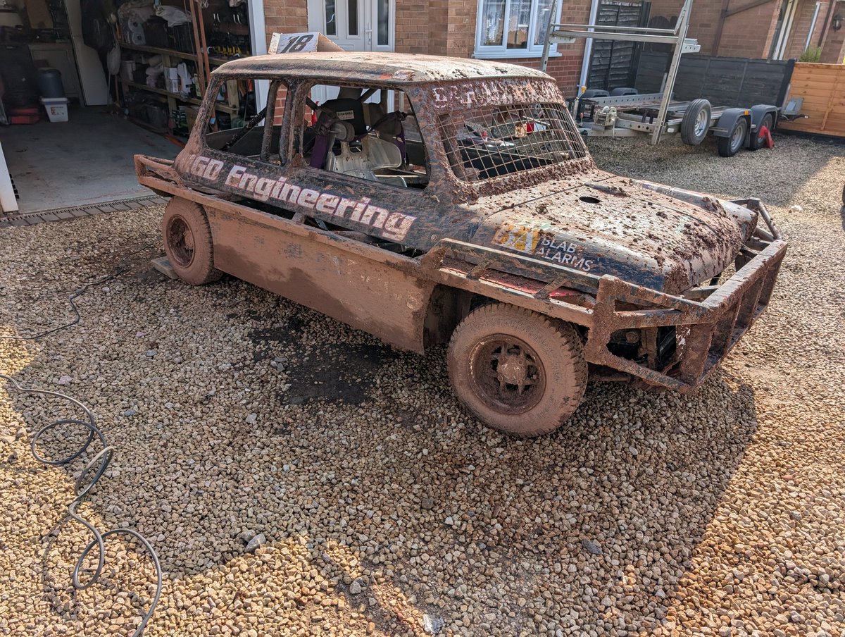 SLTRacing18's tweet photo. Well, it's fair to say that it was a bit gooey at Bradford on Monday with @yorstox, but I came home in the points in all three races and that's why we do it! 12th, 13th and 11th will do for me. Having spent most of yesterday cleaning up my car, the trailer, and the tow vehicle! https://t.co/n3fAP29hVY