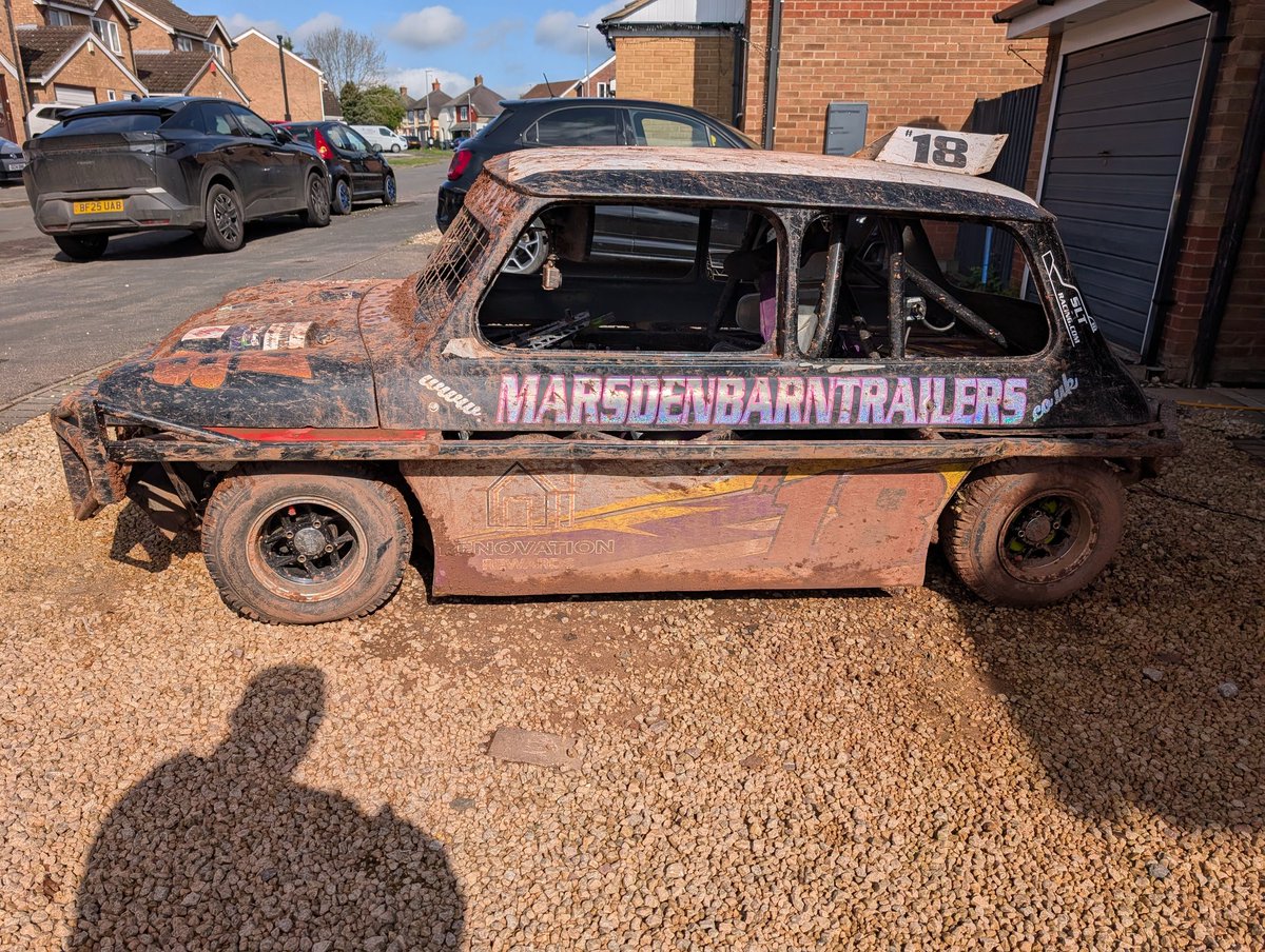 SLTRacing18's tweet photo. Well, it's fair to say that it was a bit gooey at Bradford on Monday with @yorstox, but I came home in the points in all three races and that's why we do it! 12th, 13th and 11th will do for me. Having spent most of yesterday cleaning up my car, the trailer, and the tow vehicle! https://t.co/n3fAP29hVY