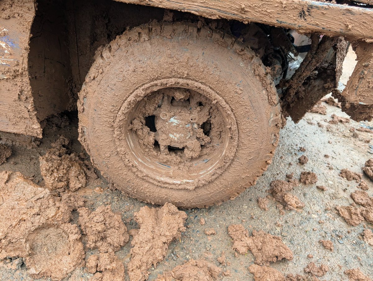 SLTRacing18's tweet photo. Well, it's fair to say that it was a bit gooey at Bradford on Monday with @yorstox, but I came home in the points in all three races and that's why we do it! 12th, 13th and 11th will do for me. Having spent most of yesterday cleaning up my car, the trailer, and the tow vehicle! https://t.co/n3fAP29hVY