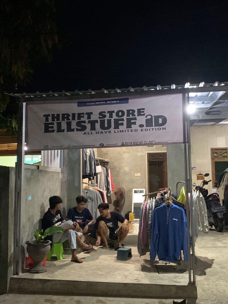 _pebss's tweet photo. Salah satu impian yang dari dulu pengen banget punya offline store sendiri, akhirnya tahun ini bisa tercapai🥹
#thriftstore https://t.co/p7Y1IkgmPx