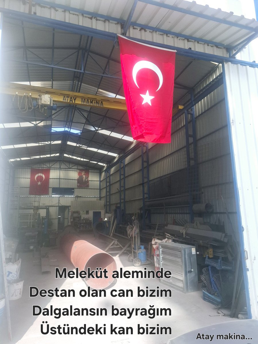 Bundan gayrı düşmanım
Bayrağa ters bakanlar
Artık hesap vermeli
Dağı taşı yakanlar...