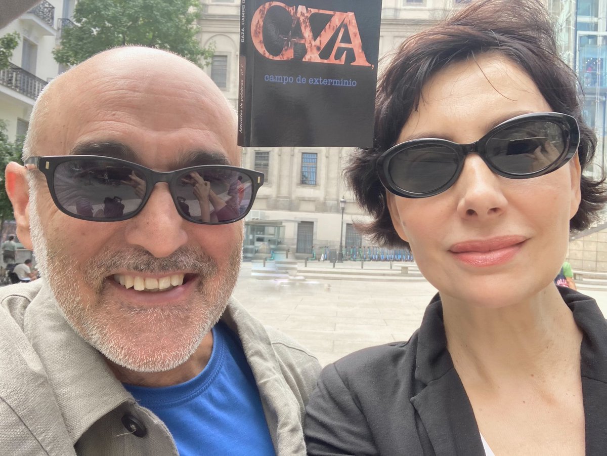 «Al verse cercado por un bloque de cemento, el niños se gira y nos mira con unos ojos enormes de ciervo que se sabe sacrificado como tantos otros miles». 

#Arbel para #Gaza de <a href="/EdicINVASORAS/">edicionesinvasoras</a> 
#DíaDelLibro
#DíaDelLibro2025
#SantJordi2025