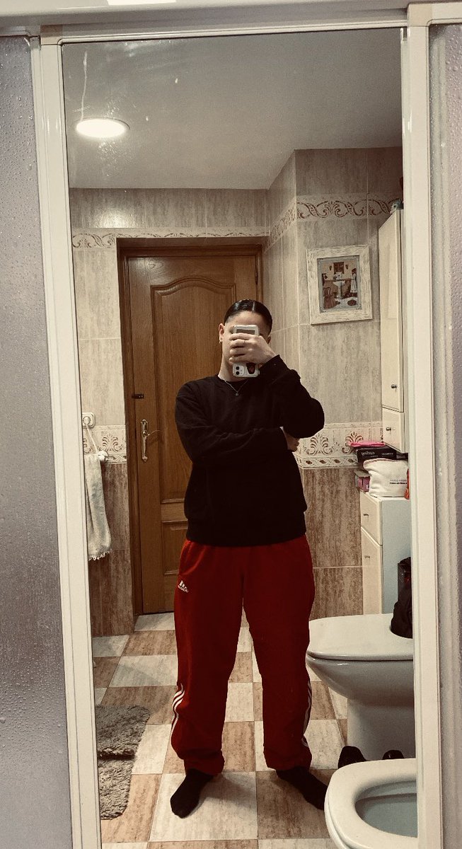 saandraa_mj's tweet photo. el outfittt no pega con la música que escucho hoy🎶🤙🏻 https://t.co/I7lOfAdDAn