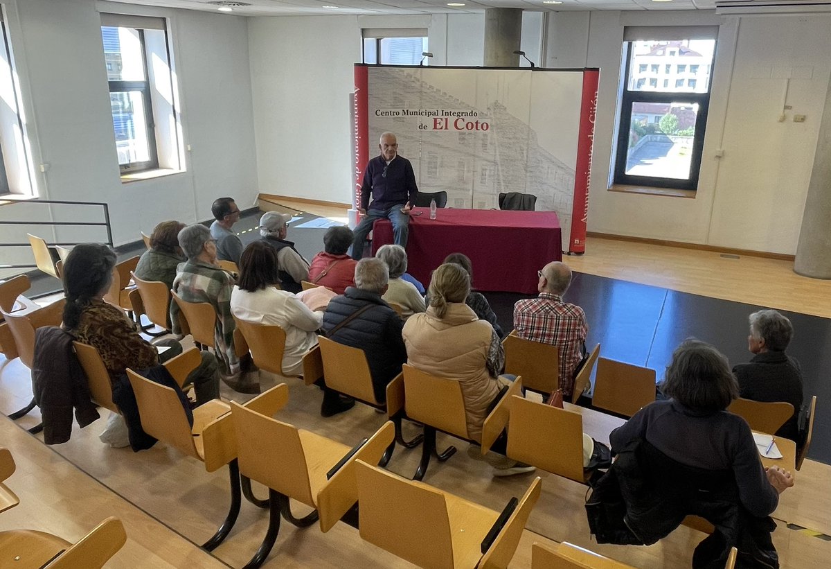 CS_ElCoto's tweet image. Ayer en El Coto tuvimos sesión comunitaria de “Trauma en la calle” junto con el Dr Martinez. 🦴
Dolor, medicación, preparación a una operación e incluso humanización, son varios de los temas que hemos compartido en este encuentro médico- paciente 👀🩺🩻
#coto #trauma #mfyc