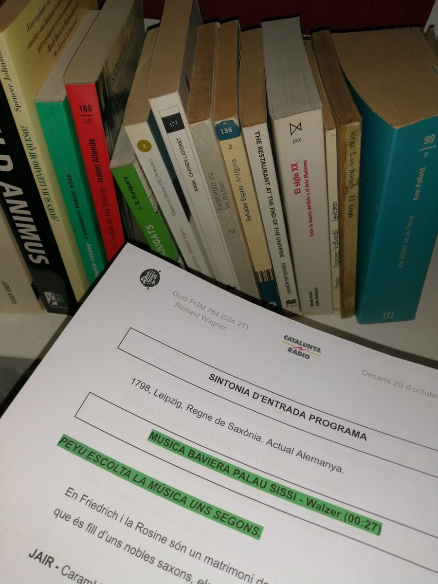 nurianadal's tweet photo. Desitjant rebre el llibre #BúnquerCatRàdio que falta a l'estanteria de casa #SantJordi3Cat https://t.co/E9LhGWlDba