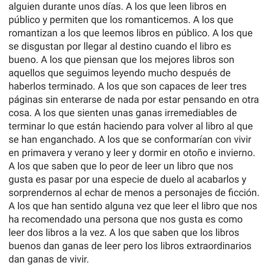 Feliz día a todos los que siempre tienen varios libros en la mesita de noche.