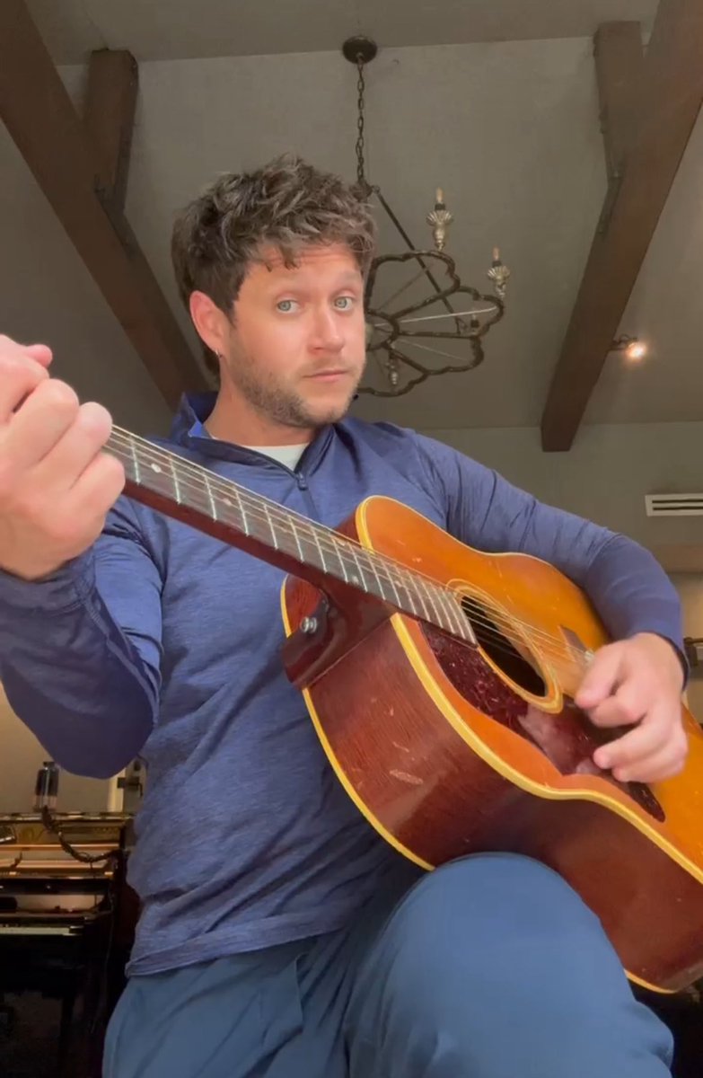 loverrwill's tweet image. eyes so blue, that you can see them from miles away