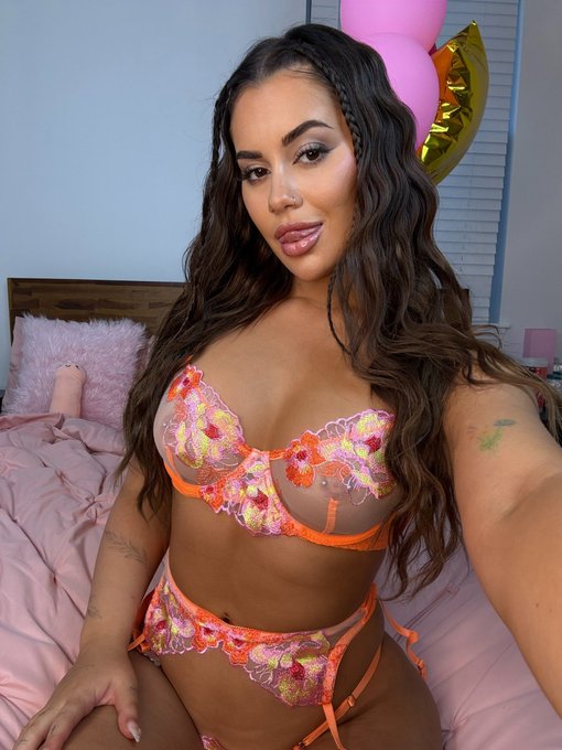 Watch JadeTeen's leaked NSFW photo on TwXstars