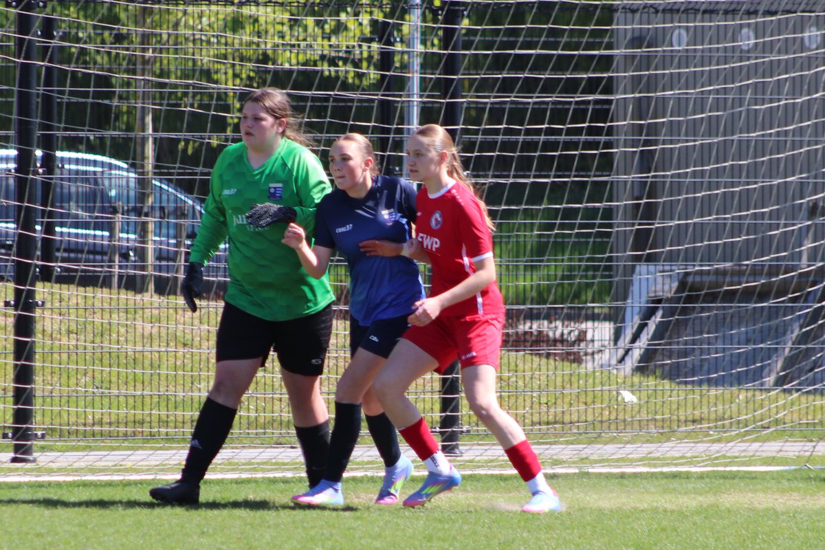 maddoxcliff's tweet photo. What an experience I had playing in the Holland Cup this Easter weekend, out of 20teams from across Europe we came in 2nd place losing out on penalties in final against a strong #Linfield Fc u15s @OfficialBlues #hollandcup @bwafcofficial #football #girlsfootball #soccer https://t.co/RThRzl4lNj