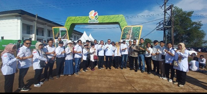 Suapeng2's tweet photo. Terima Kasih Pak Menteri Desa sudah berkenan hadir di Desa Sungai Pinang Kecamatan Rambutan Kabupaten Banyuasin Provinsi Sumatera Selatanl..
#Terimakasihpakyandrisusanto
@Prabowo
@Yandrisusanto27
@arizaPatria
@Taufikmadjid71
@AgustomiMasik
@Nursaid
@Kemendespdt https://t.co/ynApTPL3eD