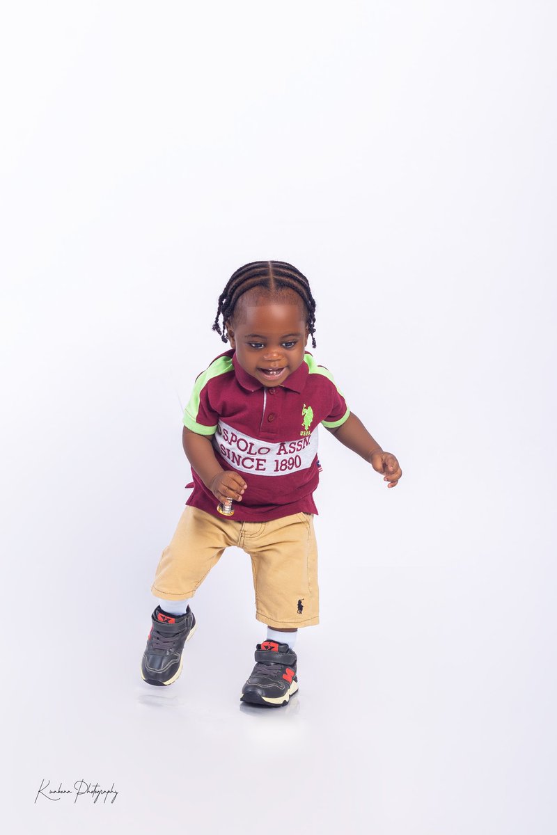 KwabenaKay1's tweet photo. Children are adorable and we always allow them to express themselves in our studio! Book a date and come in for a shoot! #firstbirthday #kids #childphotography #adorablekids #perfechmatchextra #ChiefJustice #kwabenaphotography #kwabenaphotographyshotit https://t.co/UJqp8V8jsA