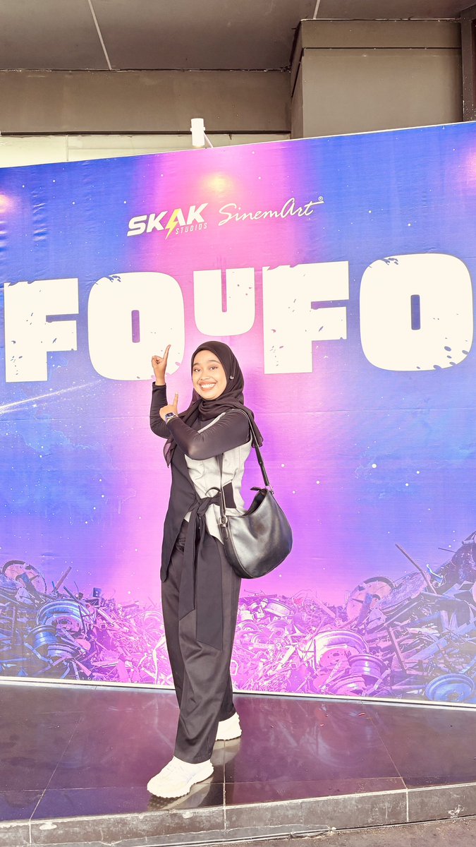 Setidaknya pernah merasakan yang namanya casting. Alhamdulillah walaupun pertama tapi bisa sampai tahap terahir. Tinggal nunggu tanggal 25 semoga hasilnya  
Seperti yang kuharapkan.