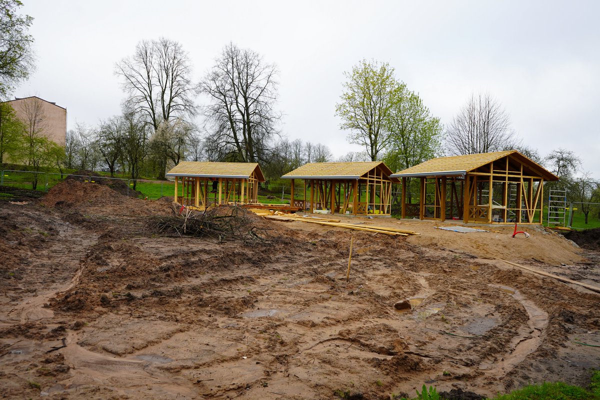 Soli tuvāk jaunai pirmsskolas izglītības iestādei!🔧

Turpinās būvdarbi Dārtas ielā 1, kur top pirmsskolas izglītības iestāde Cēsīs. Šobrīd paveikti vairāki būtiski darbi – ielikti logi, izbūvētas nojumes un gatavota apkārtējās teritorijas labiekārtošana.
cesis.lv/lv/novads/aktu…