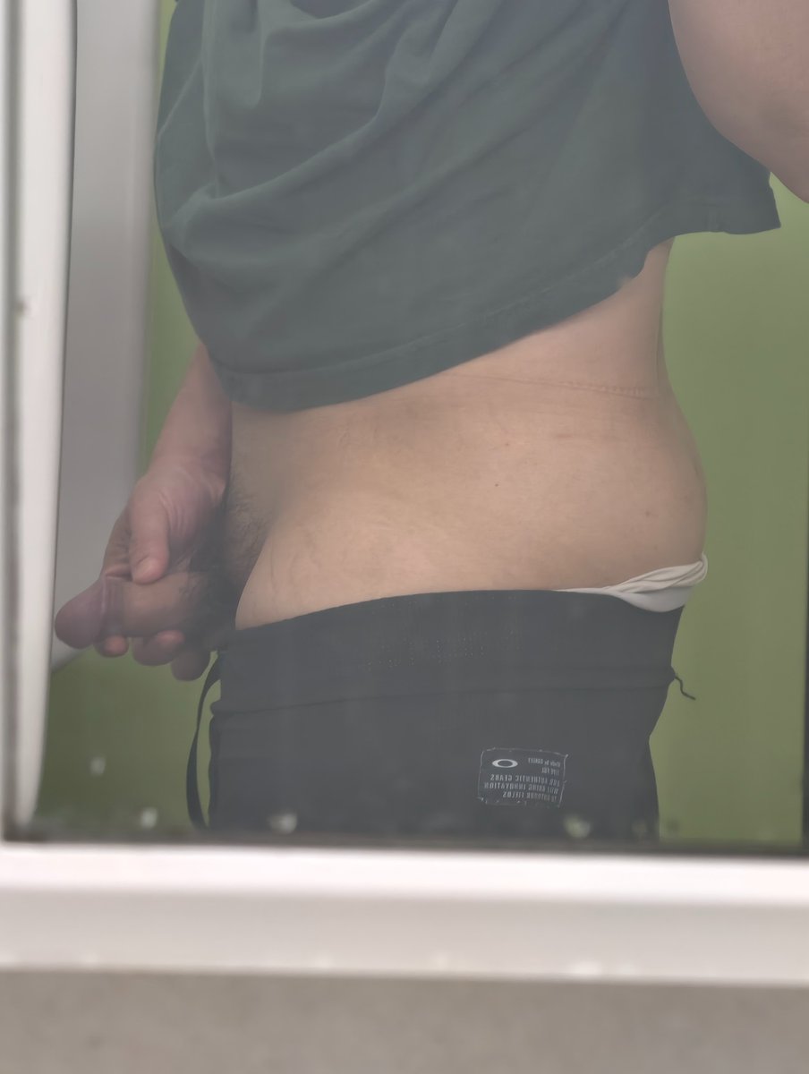 小烧一下

#暴露野裸 #暴露骚狗 #野裸 #厕所野裸 #公厕