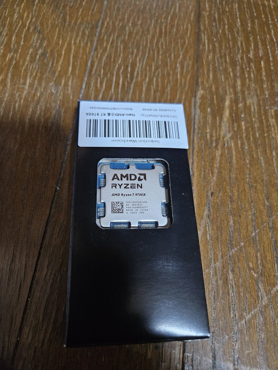 f239ti2620's tweet photo. アリエクから届いて、組みだした～晩酌しながら(笑)
#自作PC 
#AMD好き https://t.co/qUsnHjREDw