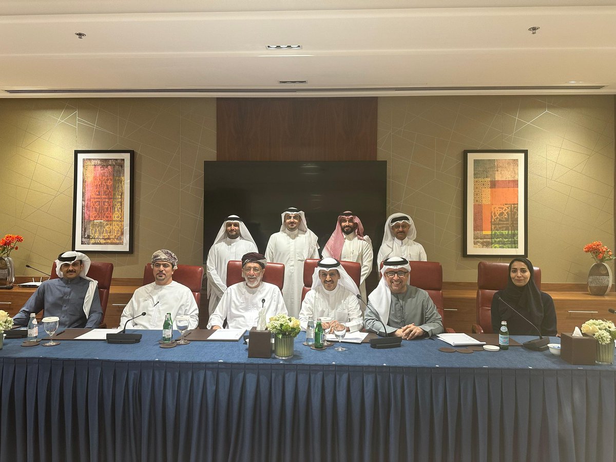 • بحمدالله عقدت الجمعية العمومية للجمعية الاقتصادية الخليجية في العاصمة البحرينية المنامة،
• تم تزكية الدكتور خالد العامري من سلطنة عمان رئيسًا لمجلس الإدارة بالتزكية،
• كما تم تزكيتنا أمينا للسر، متمنيا التوفيق للجميع بعون الله،
• صورة تجمع أعضاء مجلس إدارة الجمعية.