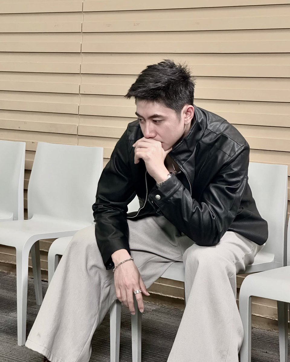 Jang_J22's tweet image. ทรงสืบ ทรงตำหนวจ 😎😎
อยากโดนจับขะๆๆๆ

#แจมรชตะ #JamRachata