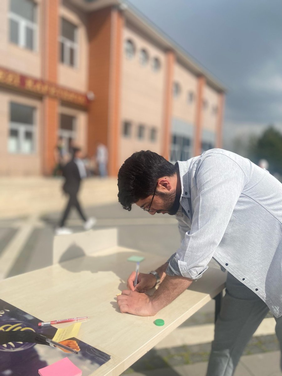 Bingöl Üniversitesi İlahiyat Öğrencileri Topluluğu' nun düzenlediği "Gazze İçin Resim Sergisi" etkinliğine katıldık.
...
Normalleşmeye, 
İlgisiz kalmaya
Hayır!