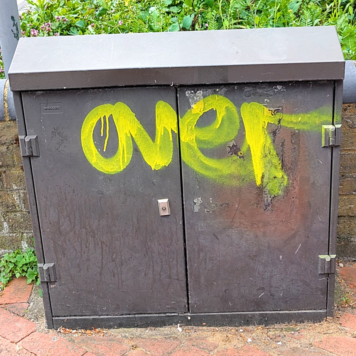 mrjolly23's tweet photo. Almost forgot about my #EasterSunday visit to #Egham #Surrey via the #Graffit, #Stickers & #Streetart i happened upon #Part1 https://t.co/pwJoij11Vy