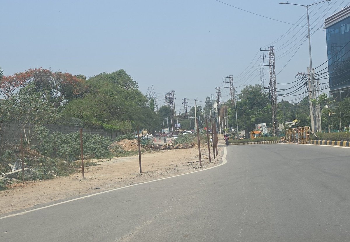 hydrocks (@hydrocks2) on Twitter photo <a href="/sewrie/">Jajjanaka</a> <a href="/ZC_SLP/">ZC SERILINGAMPALLY ZONE GHMC</a> <a href="/DC_Serilingmply/">DC_Serilingmply</a> <a href="/arvindkumar_ias/">Arvind Kumar</a> <a href="/CommissionrGHMC/">Commissioner GHMC</a> Again we see barricades up now preventing road expansion. <a href="/ZC_SLP/">ZC SERILINGAMPALLY ZONE GHMC</a> <a href="/CommissionrGHMC/">Commissioner GHMC</a> <a href="/Comm_HYDRAA/">HYDRAA</a> pls look into it and fast track Completion of road expansion. Anyone can put barricades anywhere in #Hyderabad? <a href="/sewrie/">Jajjanaka</a> <a href="/ZC_SLP/">ZC SERILINGAMPALLY ZONE GHMC</a> <a href="/DC_Serilingmply/">DC_Serilingmply</a> <a href="/arvindkumar_ias/">Arvind Kumar</a> <a href="/CommissionrGHMC/">Commissioner GHMC</a> Again we see barricades up now preventing road expansion. <a href="/ZC_SLP/">ZC SERILINGAMPALLY ZONE GHMC</a> <a href="/CommissionrGHMC/">Commissioner GHMC</a> <a href="/Comm_HYDRAA/">HYDRAA</a> pls look into it and fast track Completion of road expansion. Anyone can put barricades anywhere in #Hyderabad?