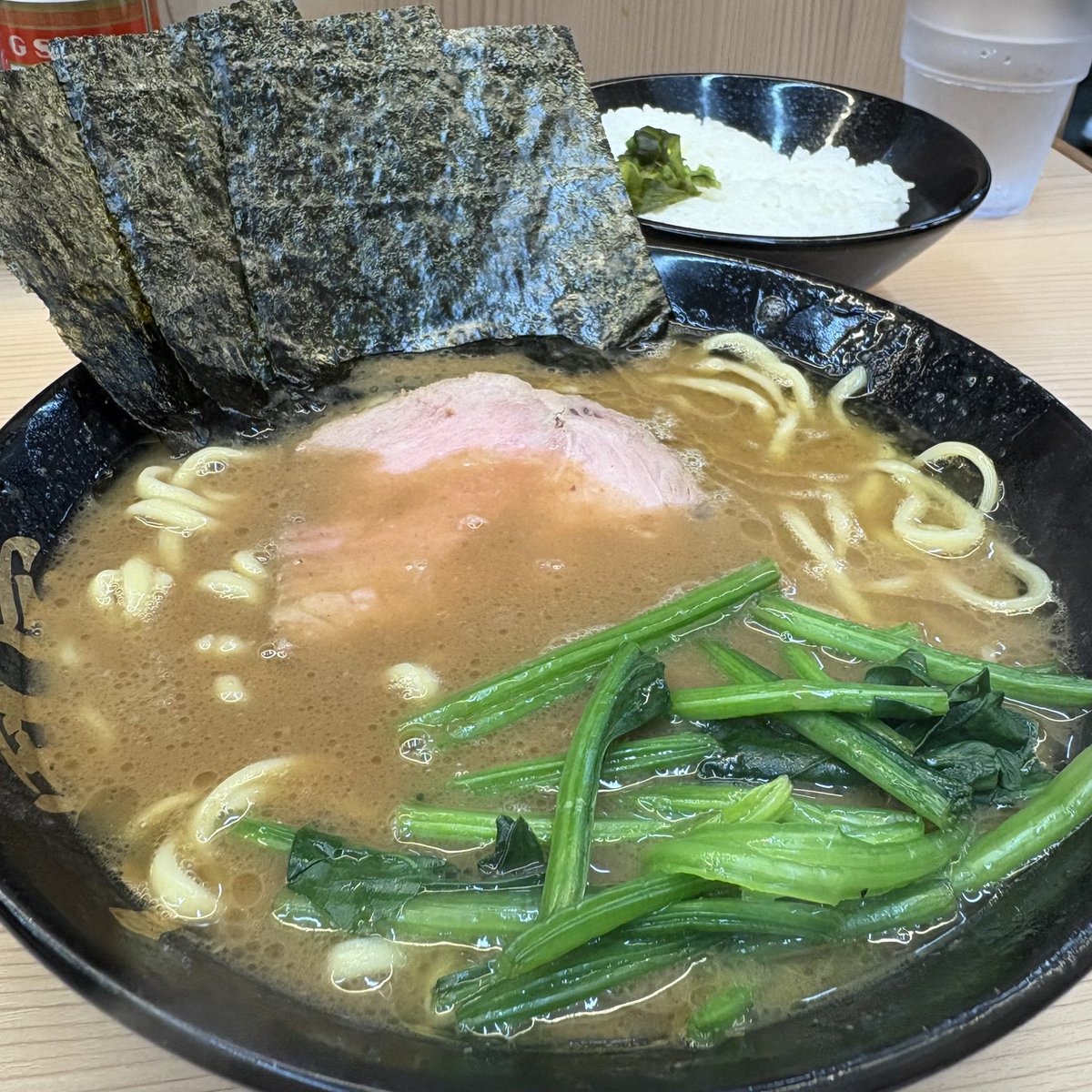 今日は大國家さんに訪問しましたー！久しぶりの家系ラーメン♪背徳感がやばいぃ🤤明日尿検査なのに、、、2日連続でラーメン😂😂
またきます！

#大國家
#家系ラーメン
#家系