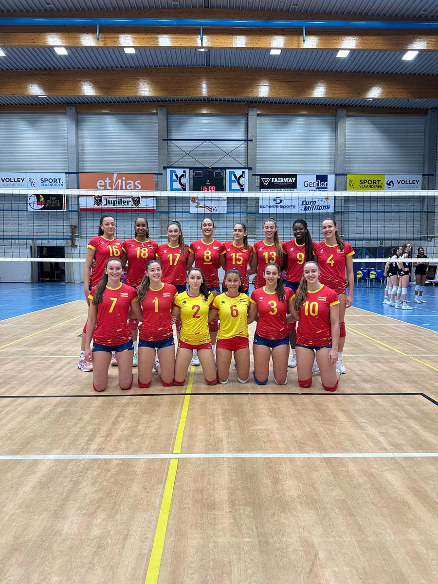 CAVEsquimo's tweet photo. 💚 Nuestra jugadora canterana Bianca Polo debutó la pasada semana con la Selección Española Sub19 en el bilateral que disputó frente a Bélgica 

💪 ¡ENHORABUENA LÍBERO! 

#TodoAlVerde #SomosEsquimo https://t.co/f1JaYOgvfs