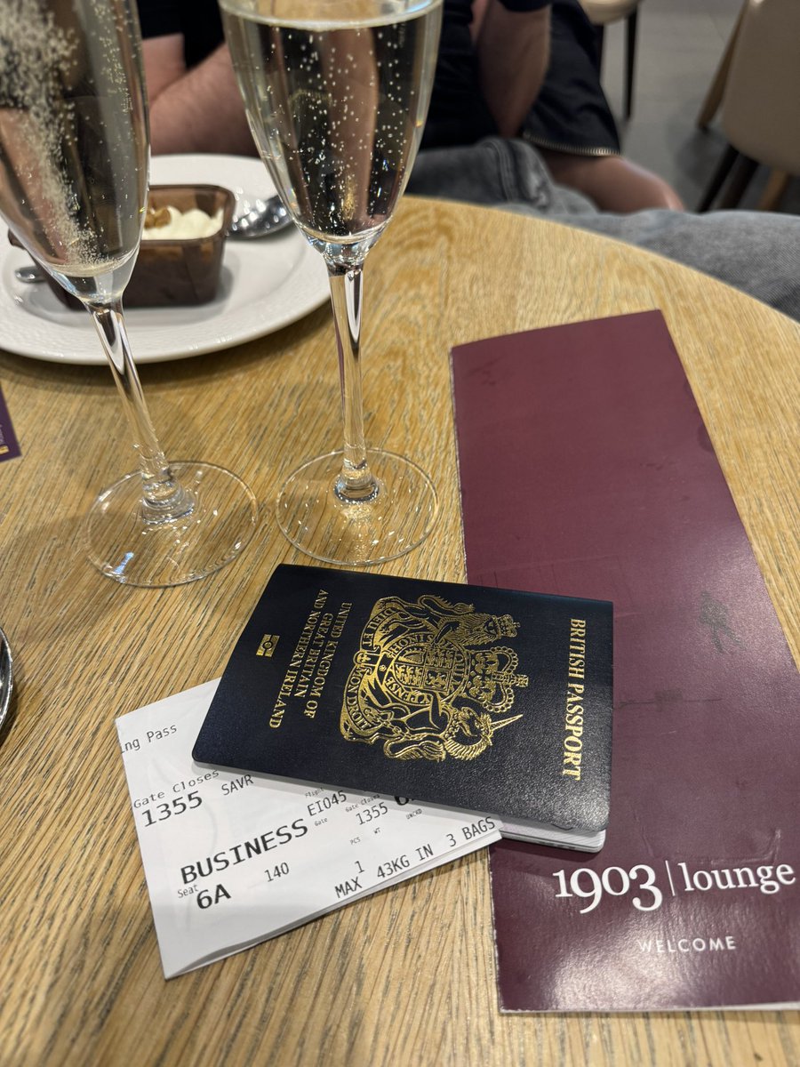 Nice start to the birthday celebrations either a cheeky upgrade. Thanks <a href="/AerLingus/">Aer Lingus</a>