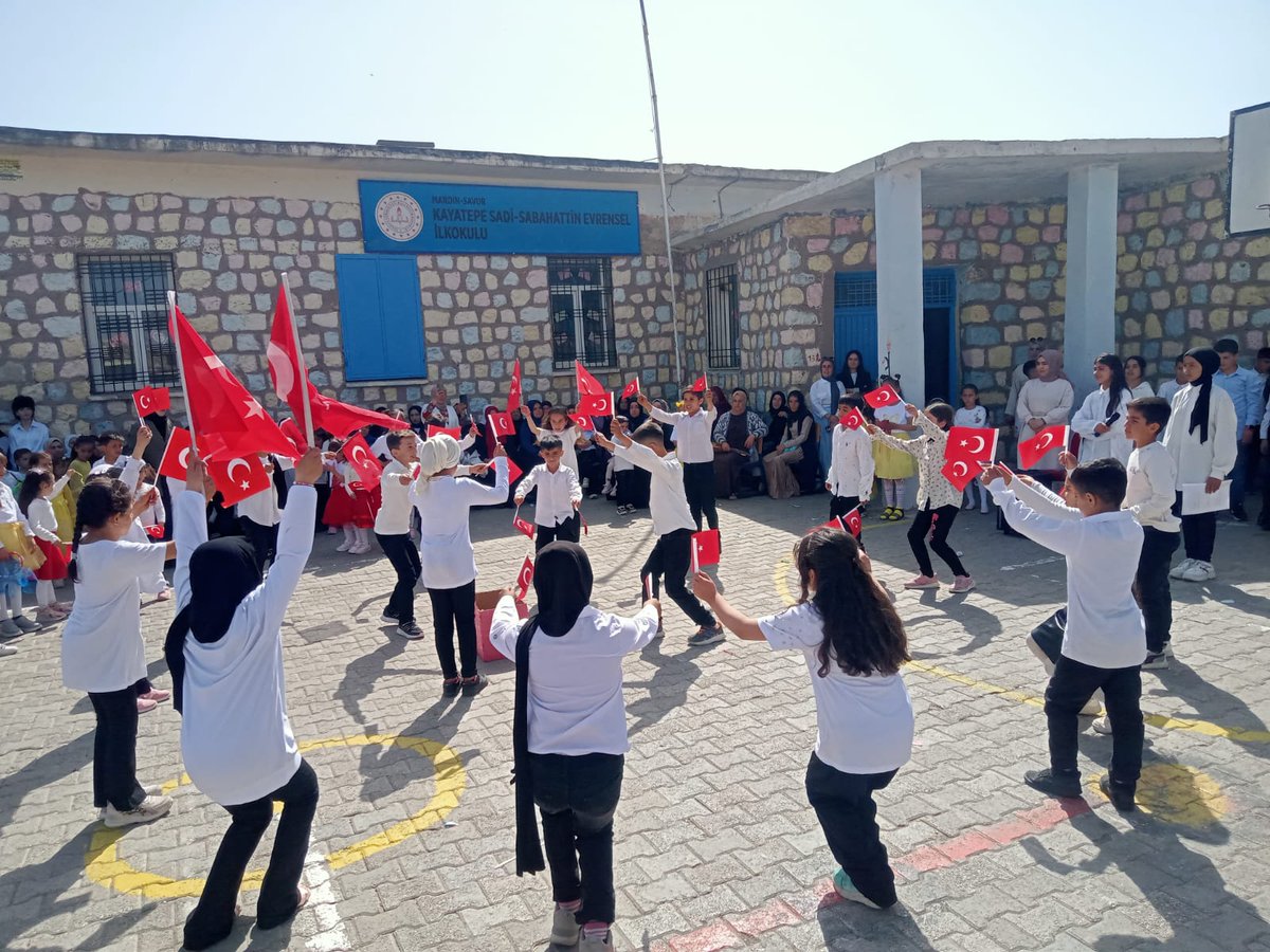 sadi_ilk's tweet photo. 23 Nisan Ulusal Egemenlik ve Çocuk Bayramı okulumuzda coşkuyla kutlandı. 🇹🇷 Geleceğimizin teminatı çocuklarımız ile birlikte nice 23 Nisanlara. 🇹🇷 @Yusuf__Tekin @tcmeb @ali_eyyupkoca @mardinilmem @avnisengul80 @SavurMem https://t.co/YFbVPxoVPF
