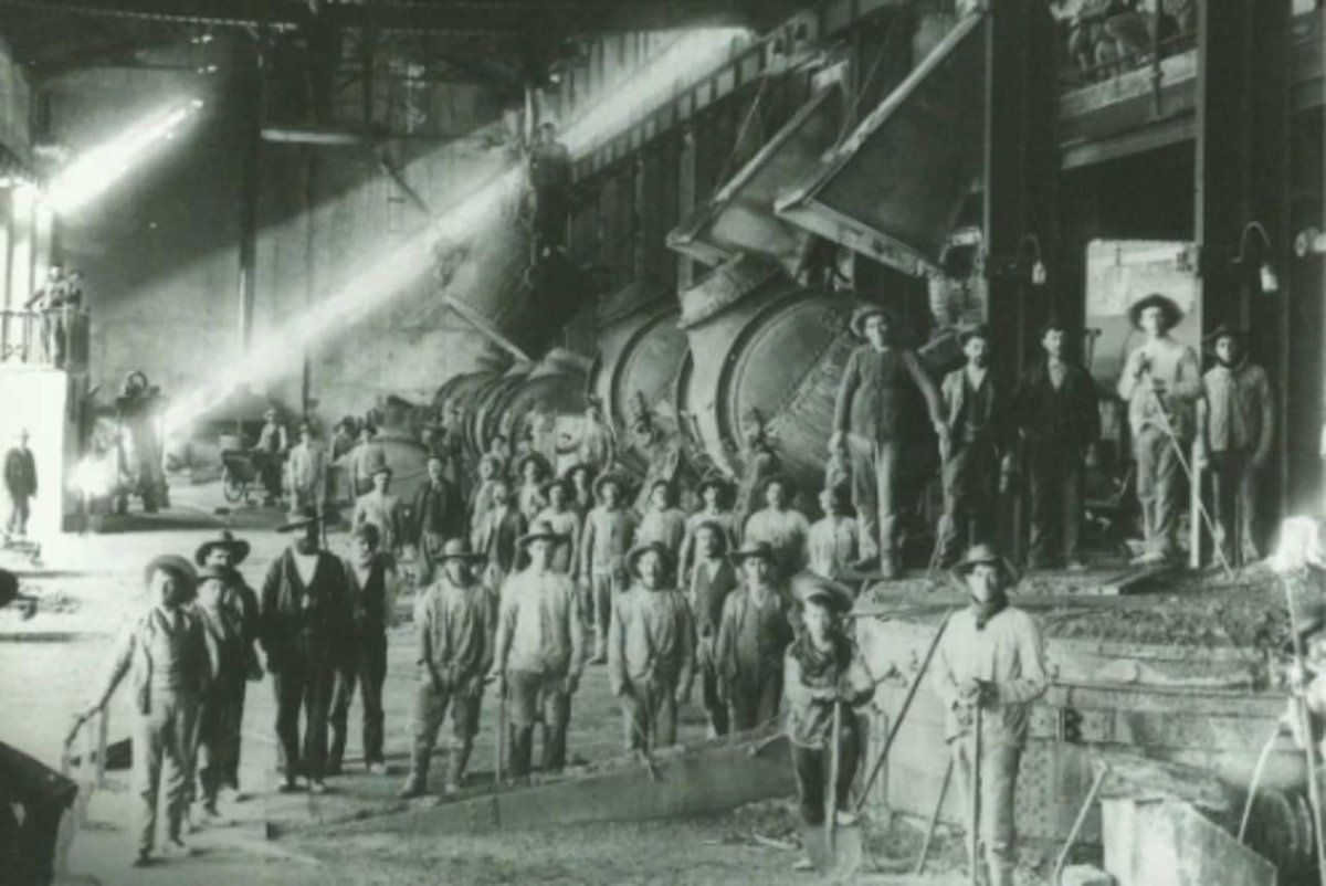 Hoy desde <a href="/NostroFutbol/">Cuando El Futbol Era Nuestro</a> viajamos al origen del fútbol español…
Y no, no empieza con el <a href="/recreoficial/">RC Recreativo de Huelva</a>.
Empieza antes. En 1878. En Huelva. En una mina.
⚒️⚽
Te presento al club más antiguo de España: el Riotinto Foot-Ball Club.
Un hilo lleno de historia y homenaje.
#NostroFutbol