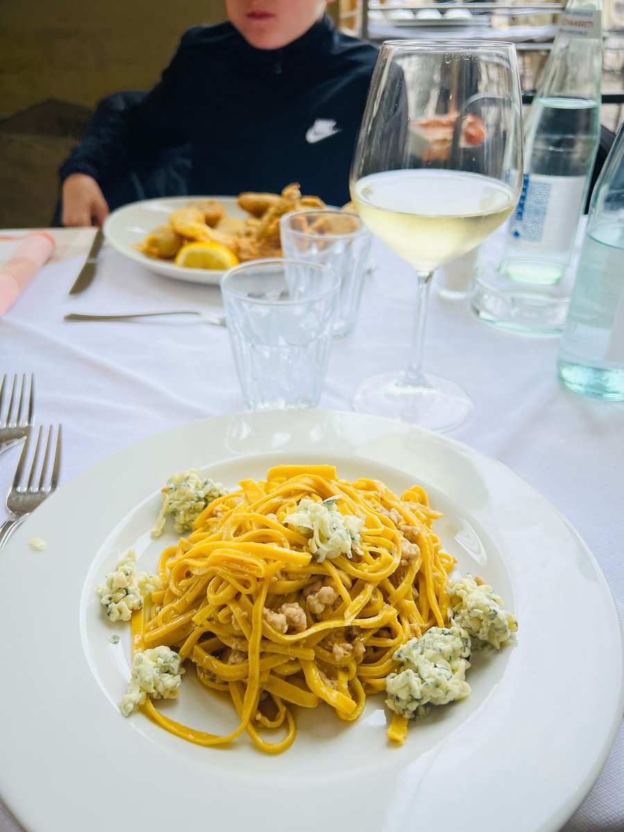 ElodiePinel2's tweet photo. 🔔Pasqua a Torino 🥰

💐La vita è bella con @benjamin.altur ❤️

#torino #portadisavona #ghigo #cinema https://t.co/HRpexbgLDX