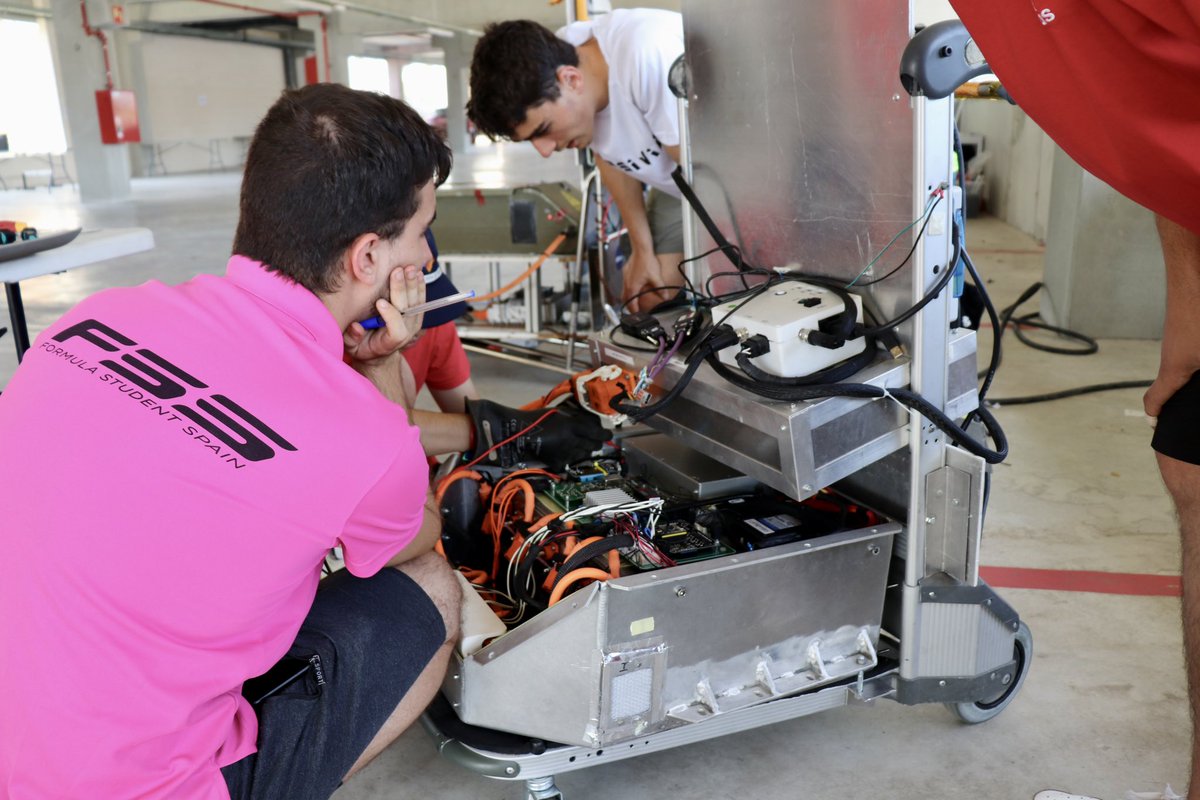 UniovieRacing's tweet image. Con ganas de volver a Montmeló🏎️💭 @FS_Spain 🔜🔜

#formulastudent #formulastudentspain #uniovi #uniovietechracing