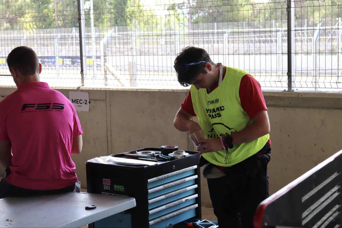 UniovieRacing's tweet image. Con ganas de volver a Montmeló🏎️💭 @FS_Spain 🔜🔜

#formulastudent #formulastudentspain #uniovi #uniovietechracing