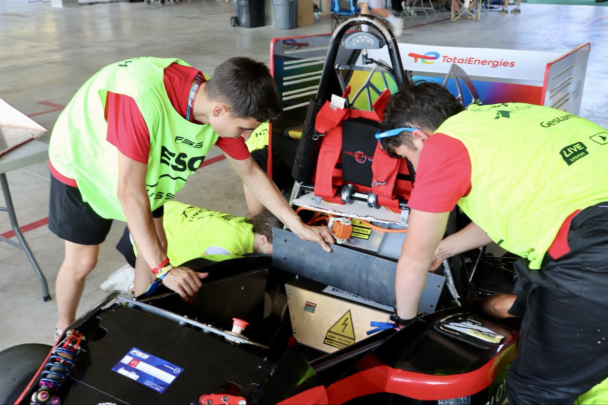 UniovieRacing's tweet image. Con ganas de volver a Montmeló🏎️💭 @FS_Spain 🔜🔜

#formulastudent #formulastudentspain #uniovi #uniovietechracing