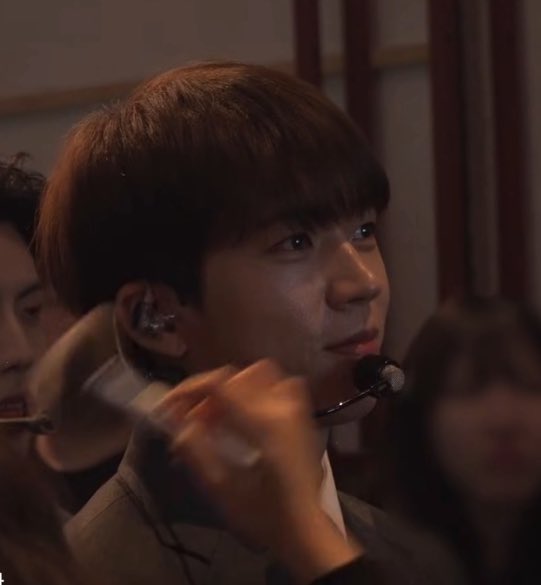 myluvW's tweet photo. 헤메받을때                       팬들목소리들을때

진짜제발요 https://t.co/7jdGBprJSr