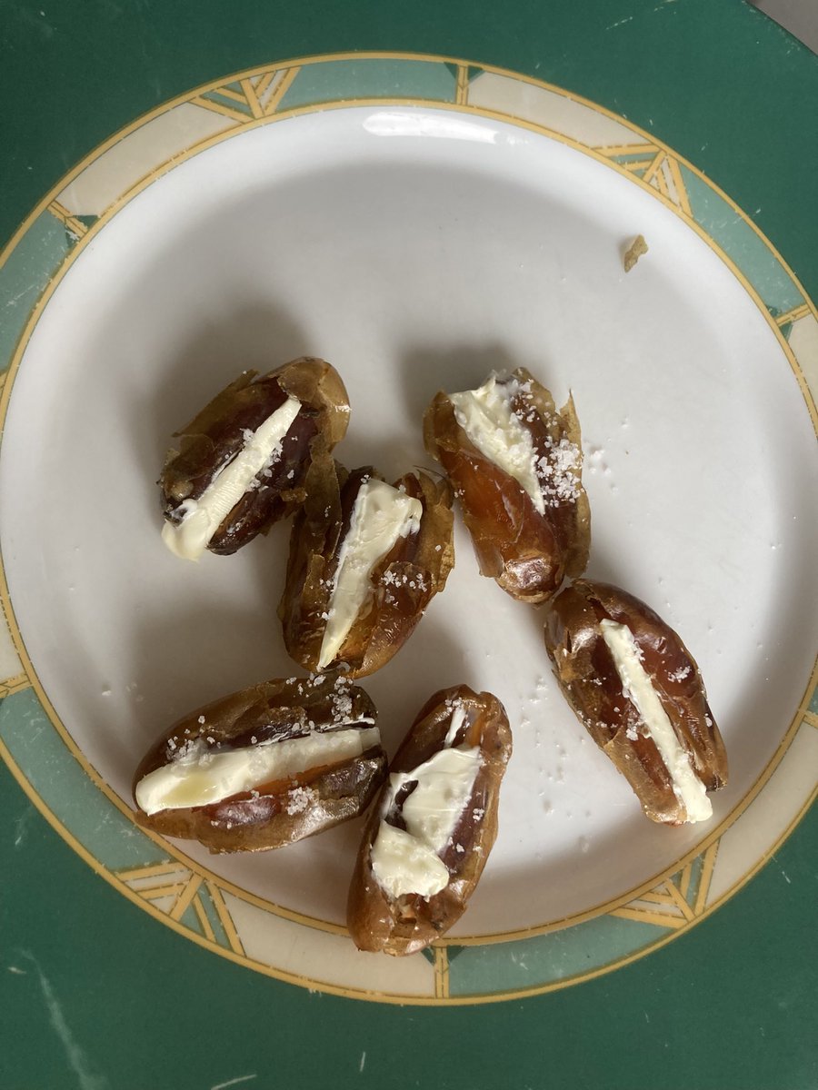 уже несколько дней ем эти ваши финики с маслом и солью….. нравится…..