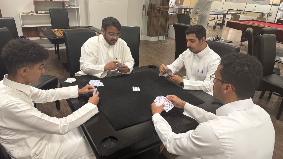 مقتطفات...
#النادي_الثقافي_الاجتماعى بكلية <a href="/CSCIENCE_KSU/">كلية العلوم-جامعة الملك سعود</a>  يكرم الفائزين في مسابقات التنس والبلوت الرياضية التي أقيمت في الصالة الرياضية بالكلية! 🎉🏆

#كلية_العلوم 
#جامعة_الملك_سعود