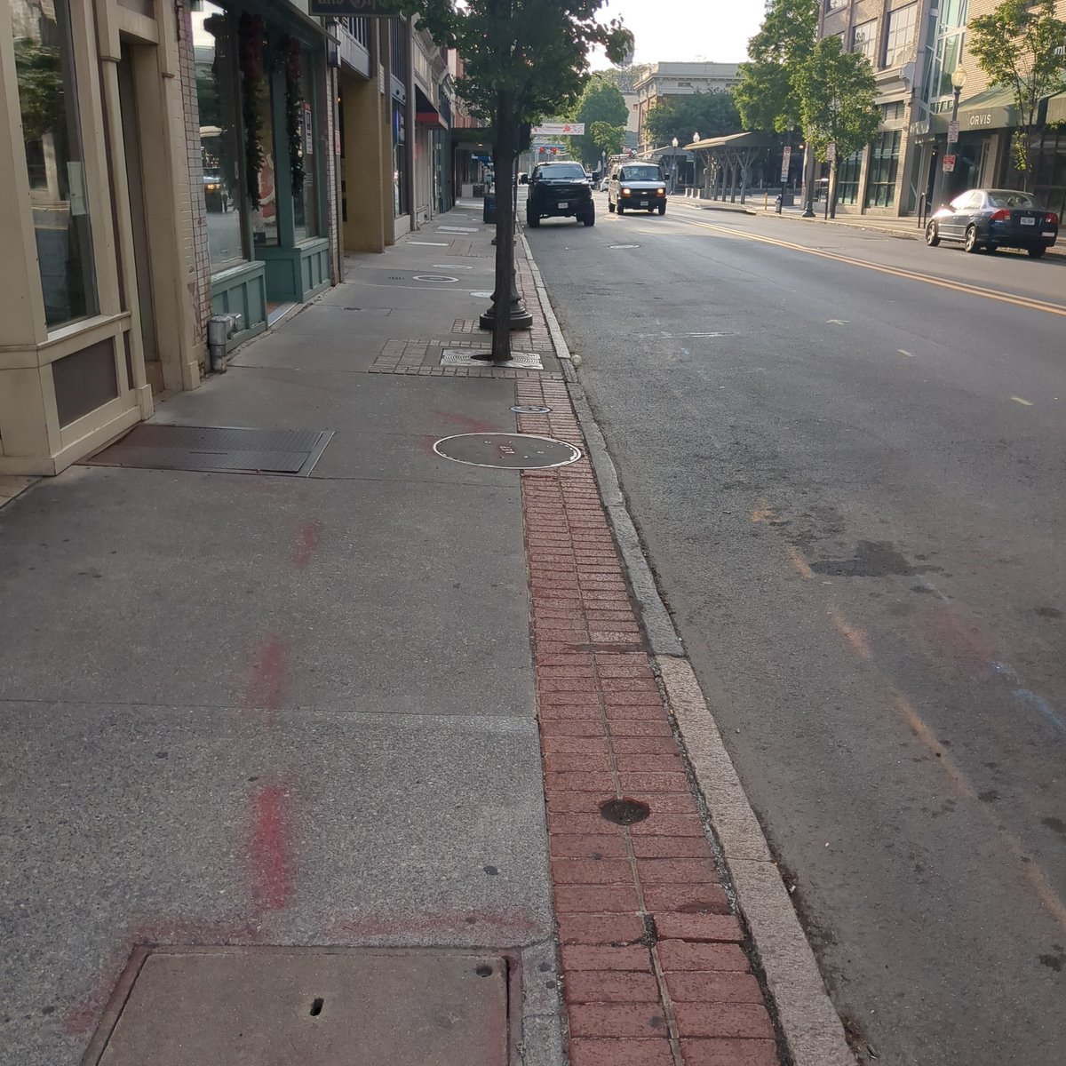 The stage is set, the band engaged - now Jean Luc, let's see if you can park. 

Love to see the Enterprise parallel park out here, but there's plenty of room for you now! 

See you in 15! 

#trekposting
#deliposting