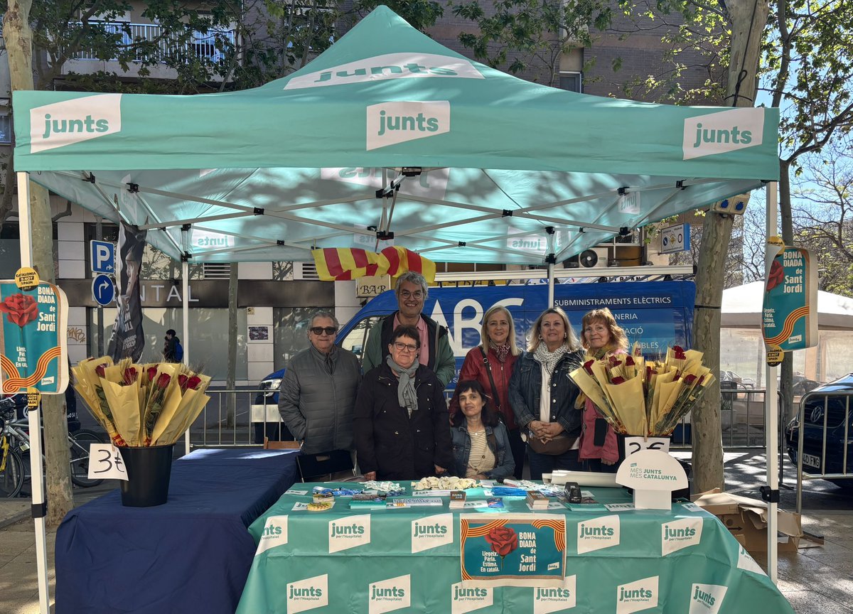 Amb l’equipàs de <a href="/JuntsXLH/">Junts per l'Hospitalet</a> i la <a href="/JNCLHospitalet/">JNC l'Hospitalet</a> celebrem la Diada de Sant Jordi! 

És un dia fantàstic per gaudir de la nostra cultura! 🐉🌹📚